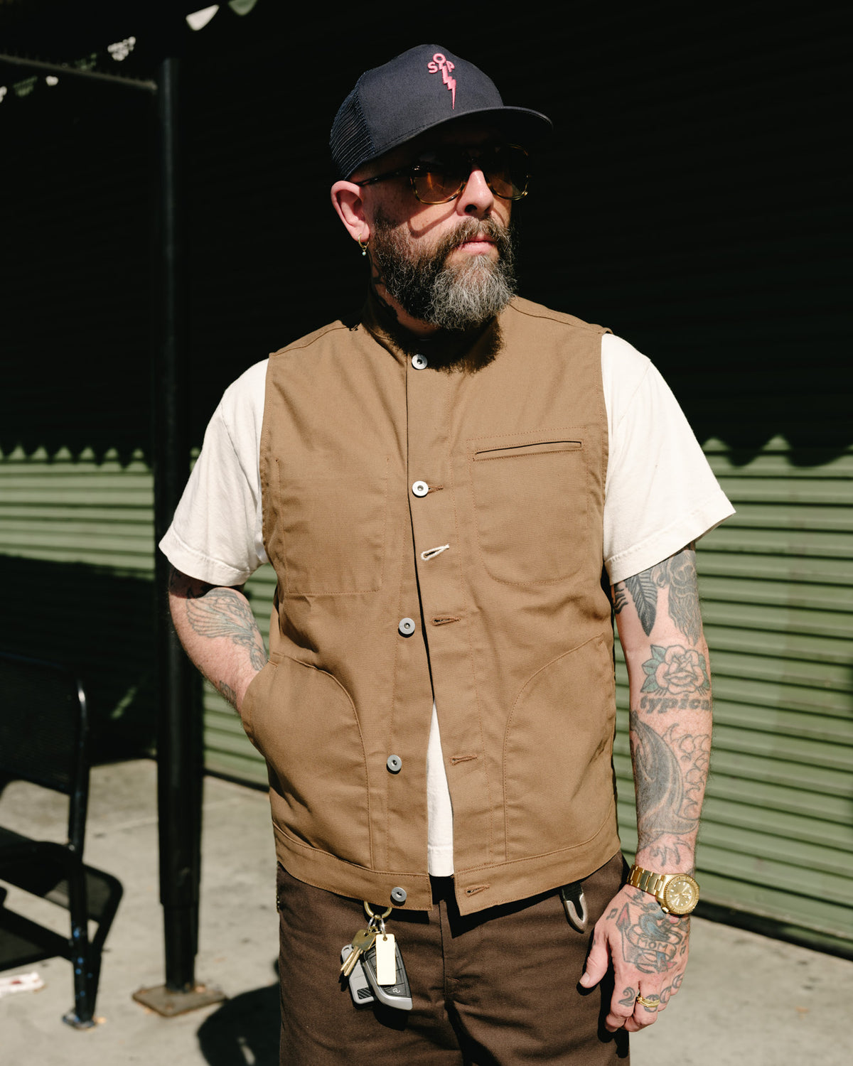 Rogue Territory Supply Vest Dry Wax Canvas Brown
