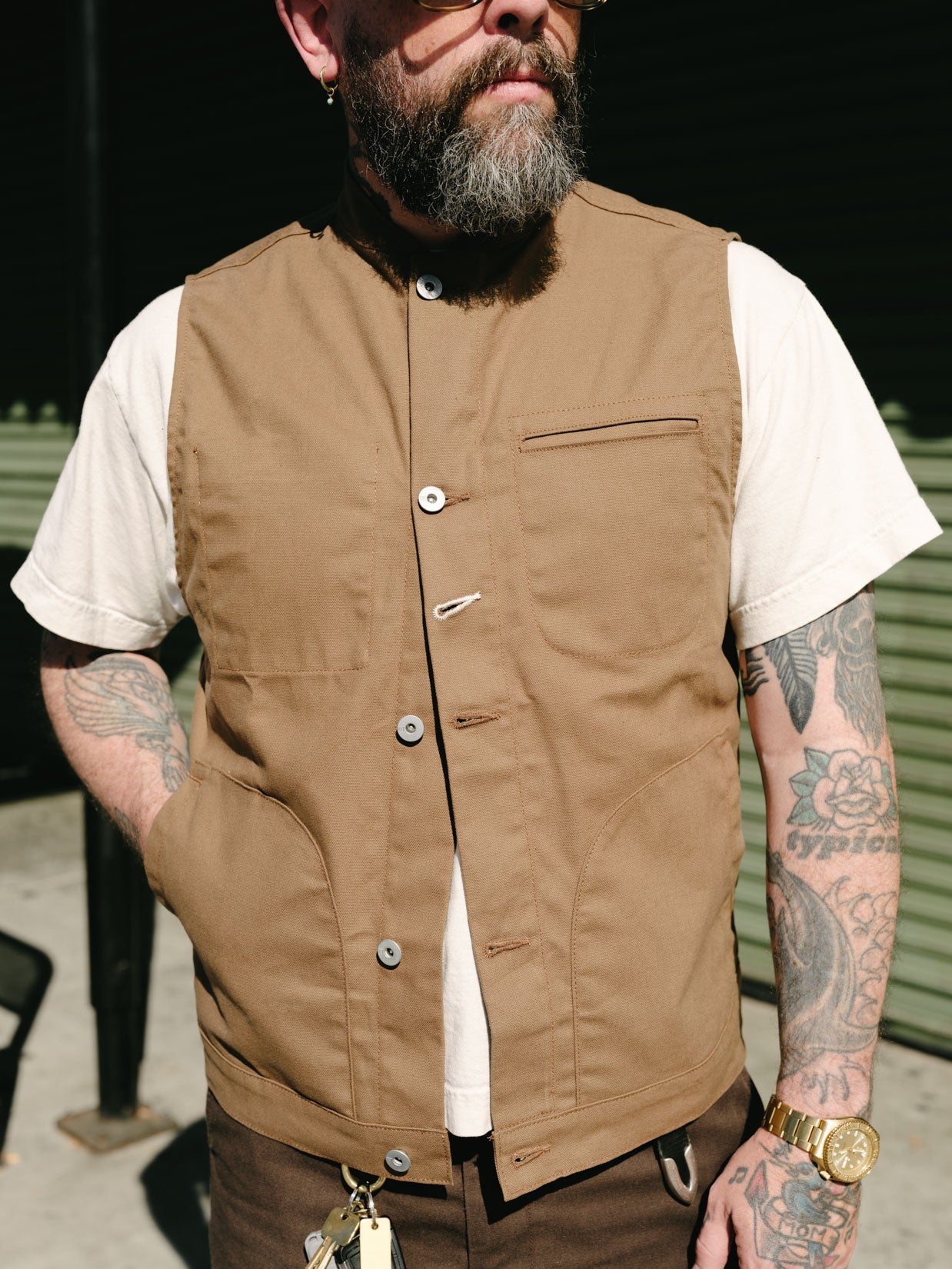 Rogue Territory Supply Vest Dry Wax Canvas Brown